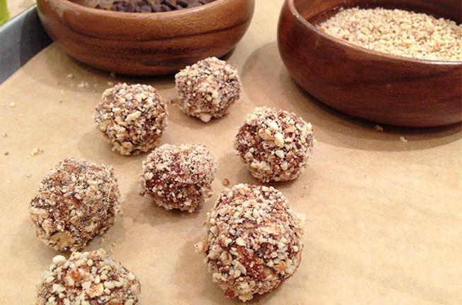 Almond Oat Balls